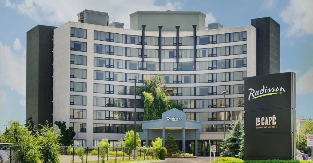 Hotels Near Toronto Airport with Shuttle Service